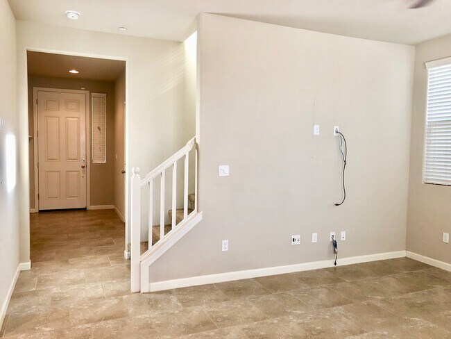 Photo - $2,250 Barstow & DeWolf 3 Bedroom - Commun...