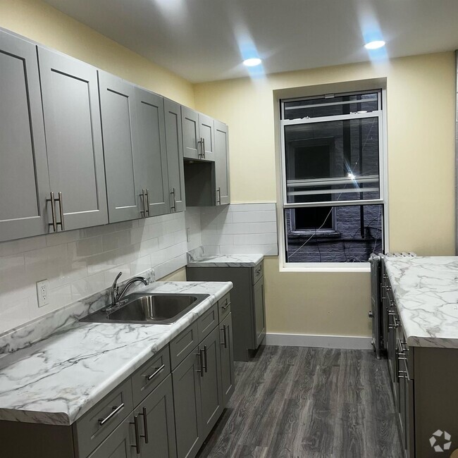 Building Photo - 132 E 52nd St Unit 1r Rental