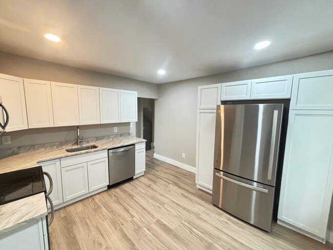 Photo - 20 W Union Blvd Unit 3