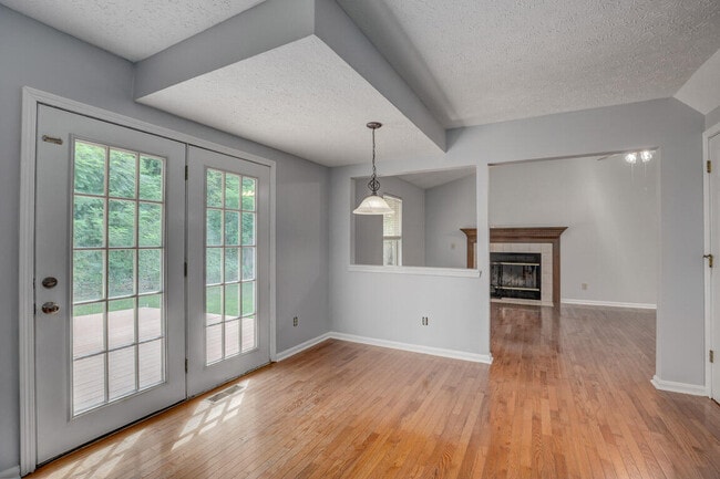 Photo - 330 River Rd