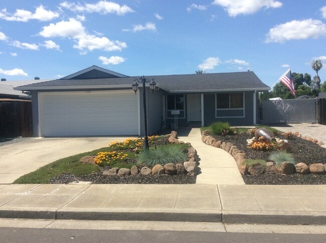 Charming & Cozy 3 Bedroom Home in Livermor... - Charming & Cozy 3 Bedroom Home in Livermor...