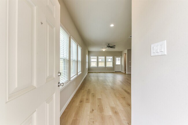 Photo - 3842 Sugardale St