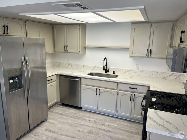 Building Photo - Experience easy living in this bright and ... Rental