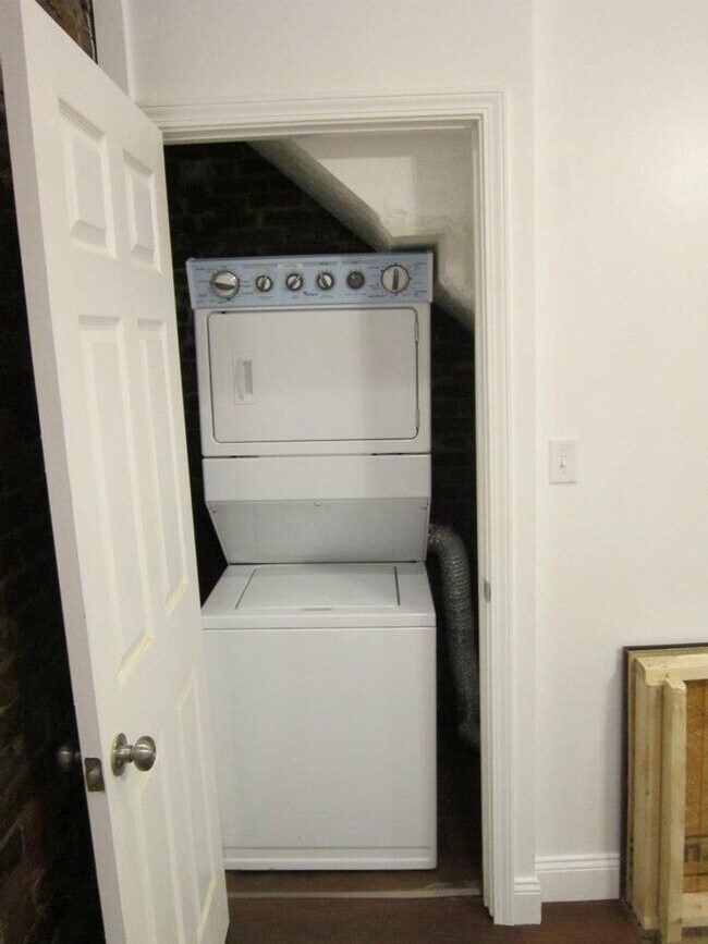 Photo - 141 S 12th St Unit Apt 1