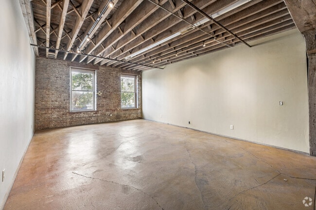 2 habitaciones, 2 baños - 1927 pies cuadrados - Sala de estar