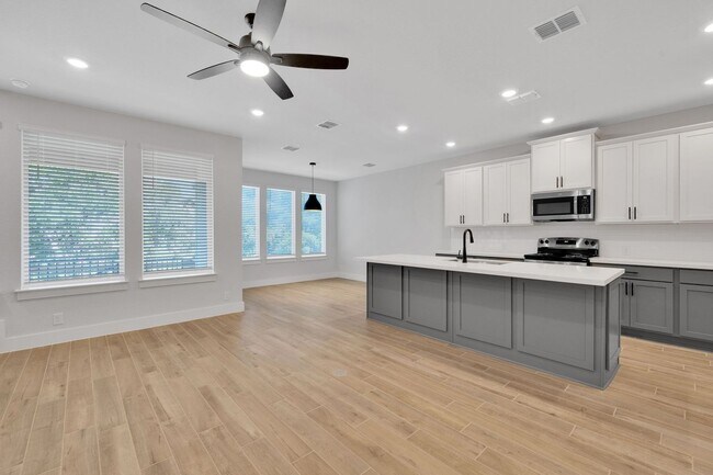 Photo - 13668 Giovannis Gdn