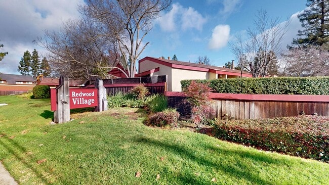 Building Photo - Spacious and Bright 1 Bedroom 1 Bath end unit at Redwood Village!