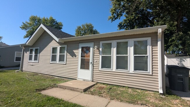 Building Photo - 3-bedroom in Lewis Central