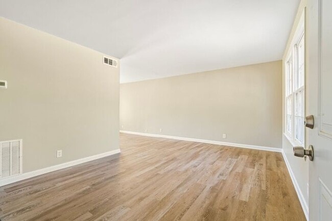Photo - Charming 3-Bedroom 1.5 Bath Oasis in Bellevue