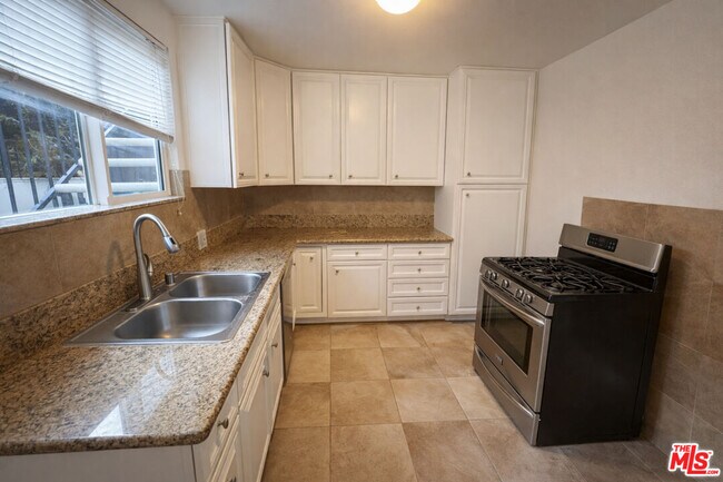 Photo - 447 S Palm Dr Unidad 3