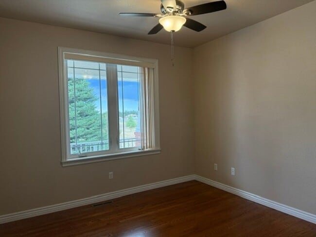Photo - 400 Sterling Dr