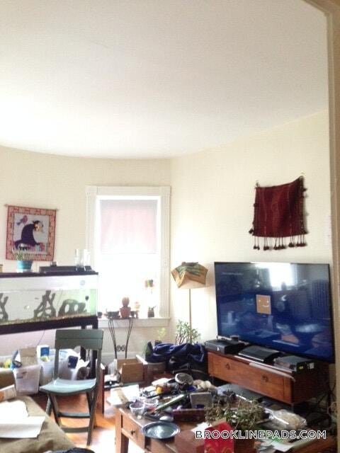 Building Photo - 1589 Beacon St