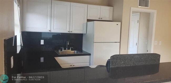 Photo - 750 SW 2nd St Unit 1