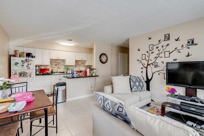 Photo - 1037 N Victoria Park Rd