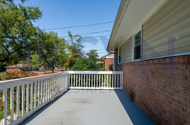 Photo - 1122 Fiske St