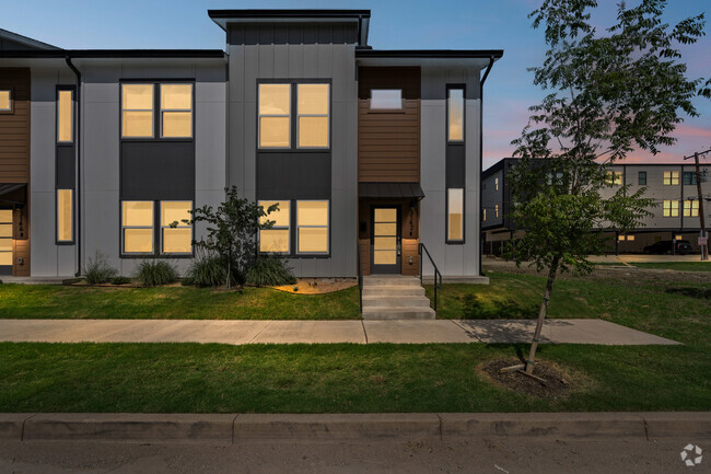 Building Photo - 3142 Lubbock Ave Rental