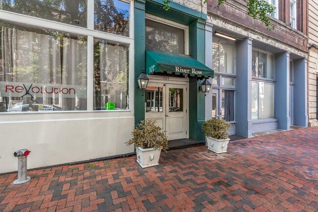 Building Photo - 107 S Front St Rental