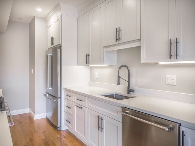 Building Photo - 194 Havre St Unit 201