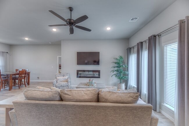 Photo - 1422 E 149th Pl S