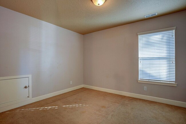 Building Photo - Spacious Bend Craftsman Home Near the Old Mill