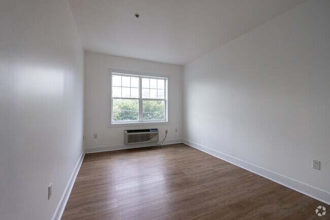 1BR, 1BA - 600SF - Living Room