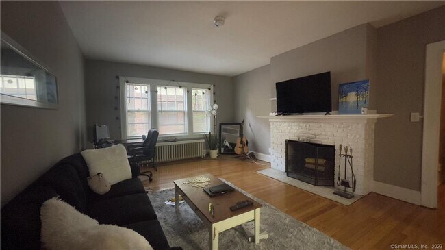 Photo - 814 Farmington Ave