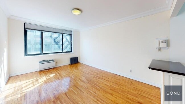 Building Photo - 1661 York Ave Unit 5F Rental