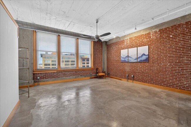 1627 Locust St