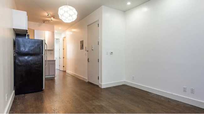 Photo - 222 Suydam St