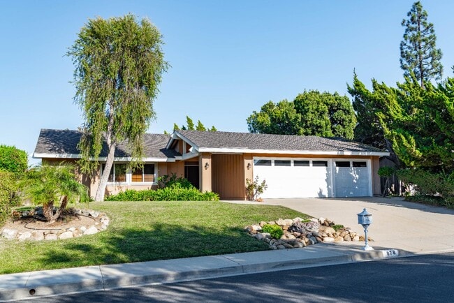 Photo - 878 Capitan St