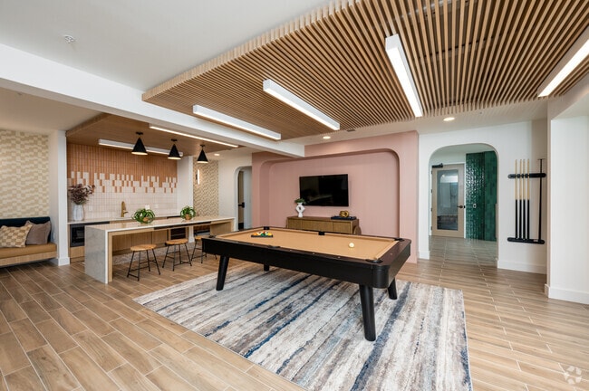 Aqua Lounge