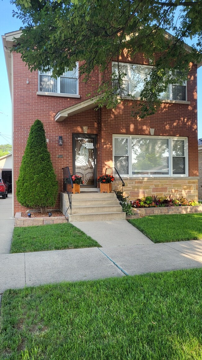 Building Photo - 2908 N Sayre Ave Unit 1st Floor Rental