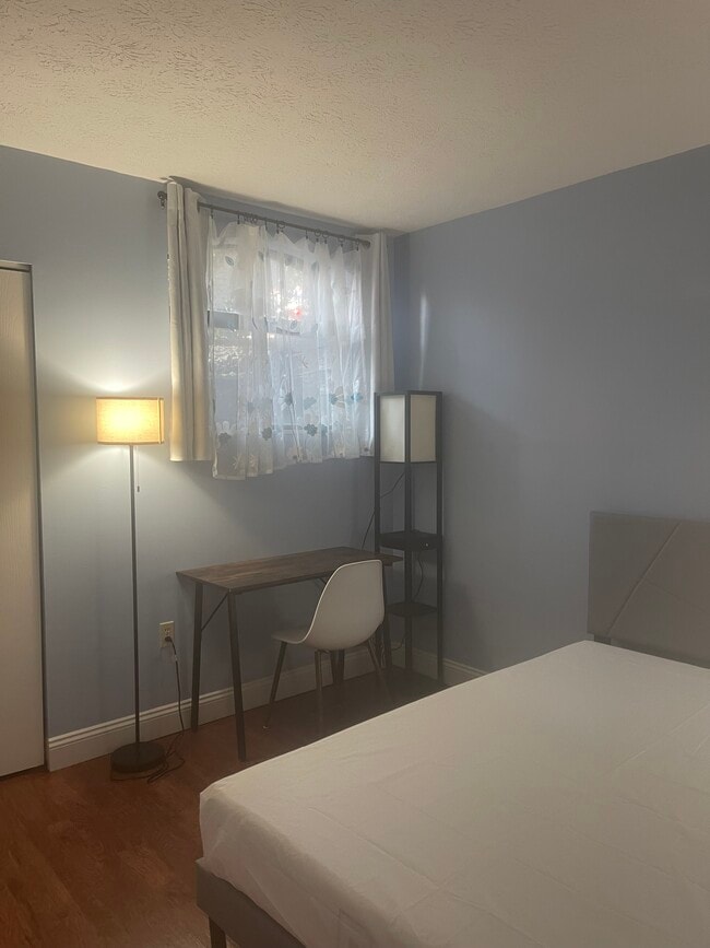 Photo - 3267 Niagara Sq