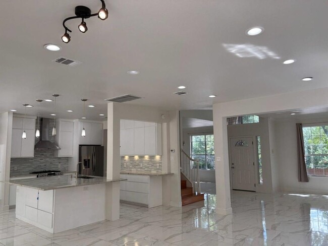 Photo - 7730 Lakewood Dr