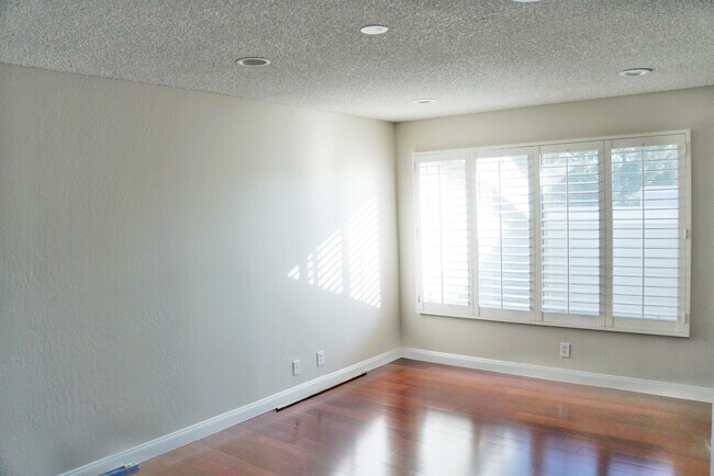 Photo - 309 Catamaran Street