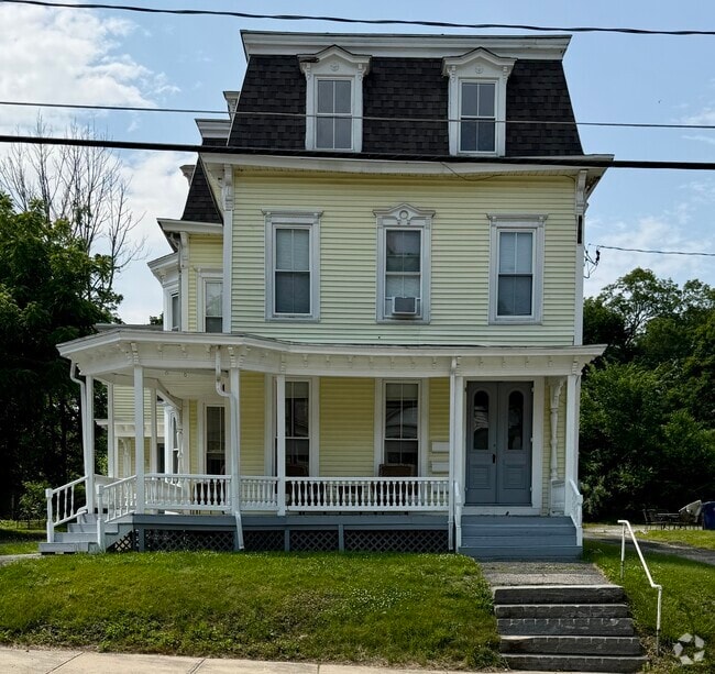 Building Photo - 117 Bridge St Unit 3 Rental
