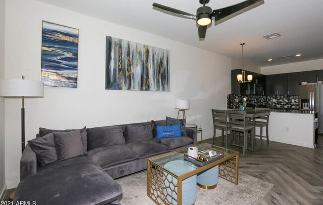 Photo - 2321 E Huntington Dr