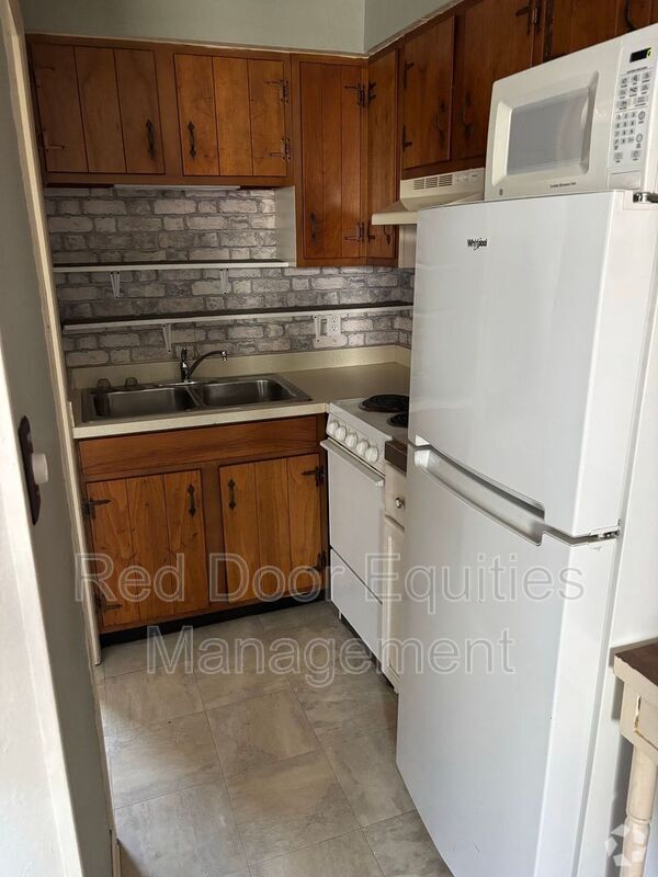 Building Photo - 141 Lake St Rental