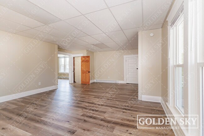 Photo - 823 W Main St Unit N/A