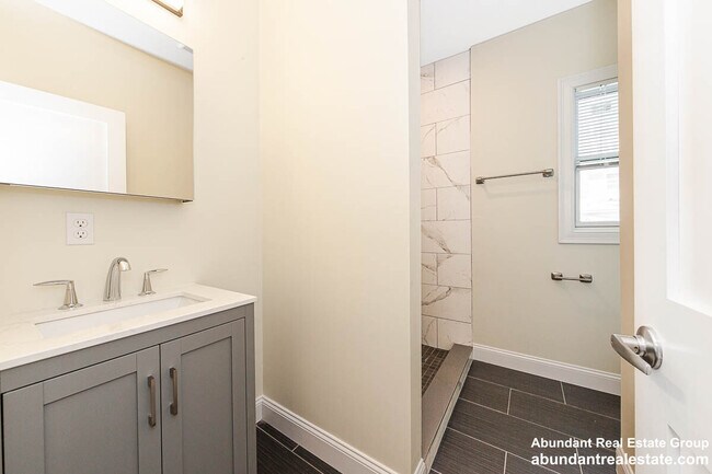 Photo - 120 Jerome St