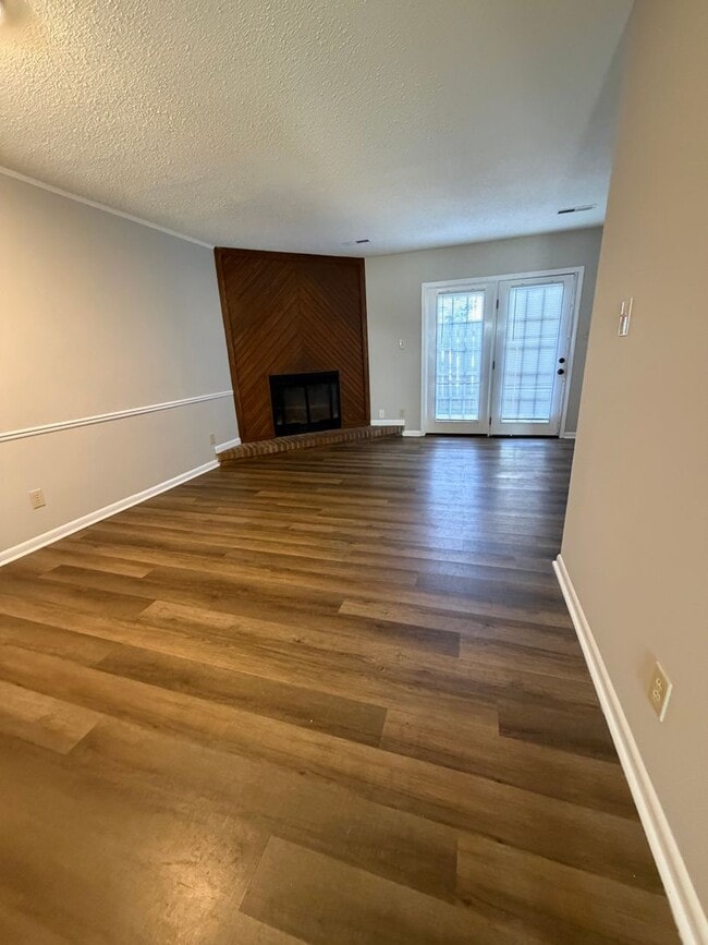 Photo - 713 Walker Rd