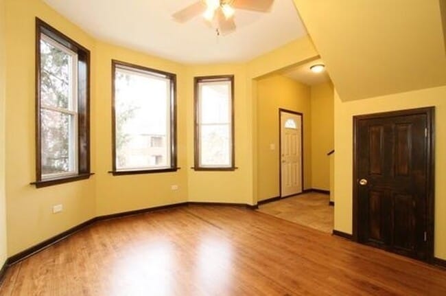Building Photo - 4643 S Washtenaw Ave Unit 2