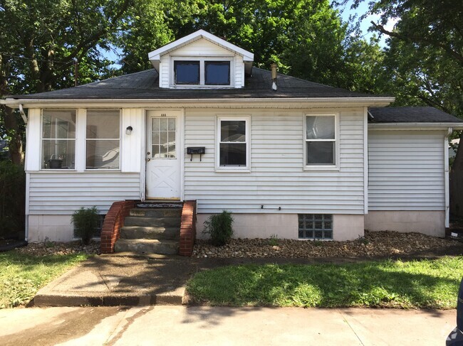 Building Photo - 444 W Wilbeth Rd Rental