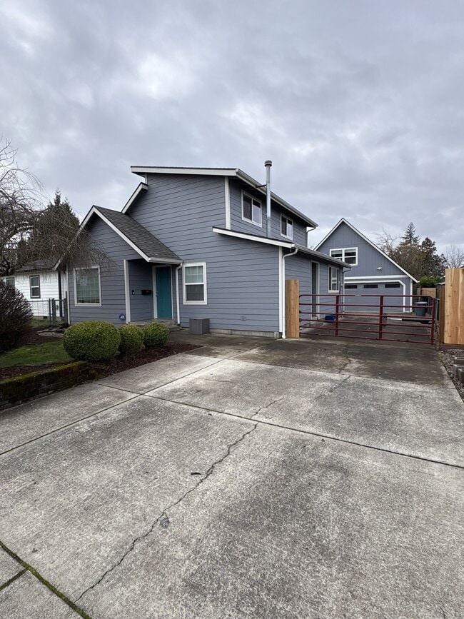 Building Photo - 1250 Hill St SE