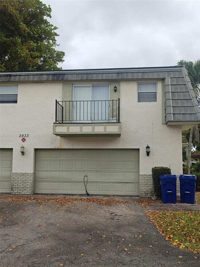 Building Photo - 2933 NW 89th Terrace Unit 6-4