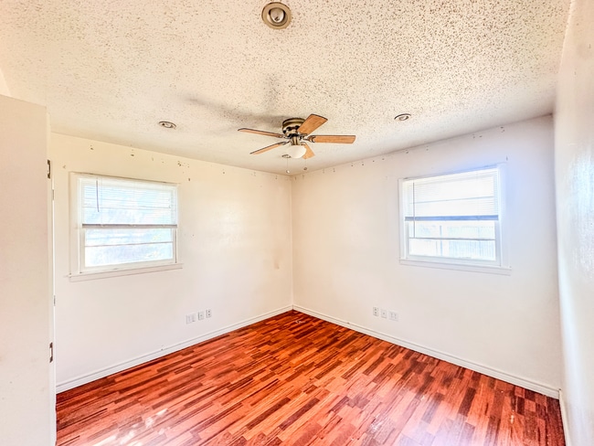 Photo - 2819 63rd St