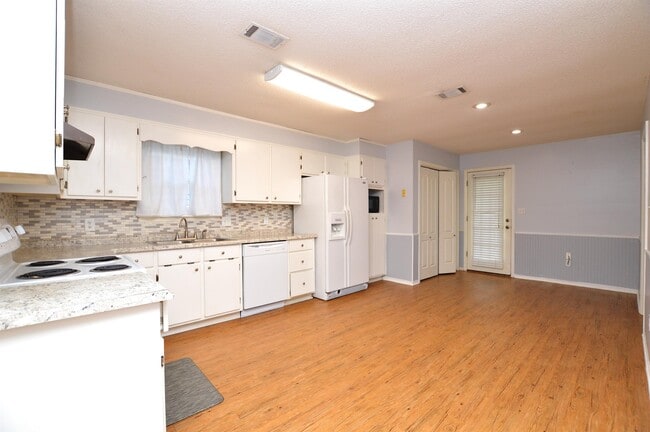 Photo - 224 Blue Pool Dr