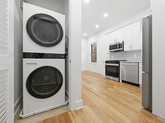 Building Photo - 858 West Side Ave Unit 2R