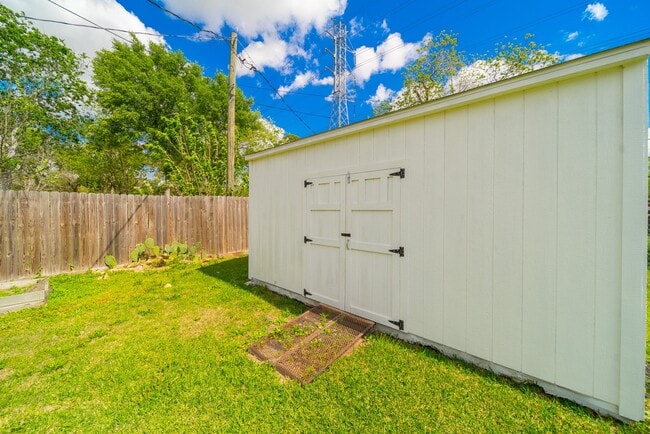 Photo - 7015 Kopman Dr