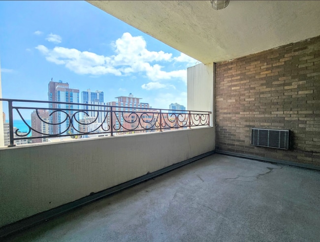 Photo - 1300 N Dearborn St